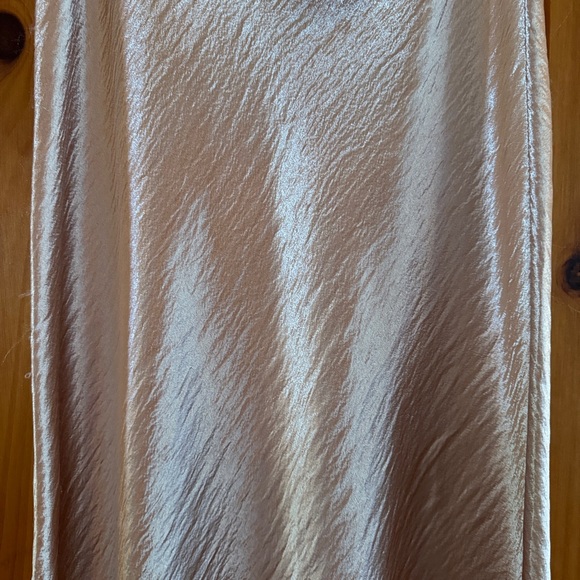 Person’s light pink metallic midi skirt - elastic waistband - Picture 3 of 4